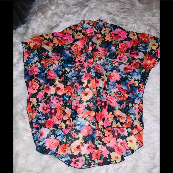 NWOT Beautiful Floral Open Cardigan Kimono - Picture 6 of 7
